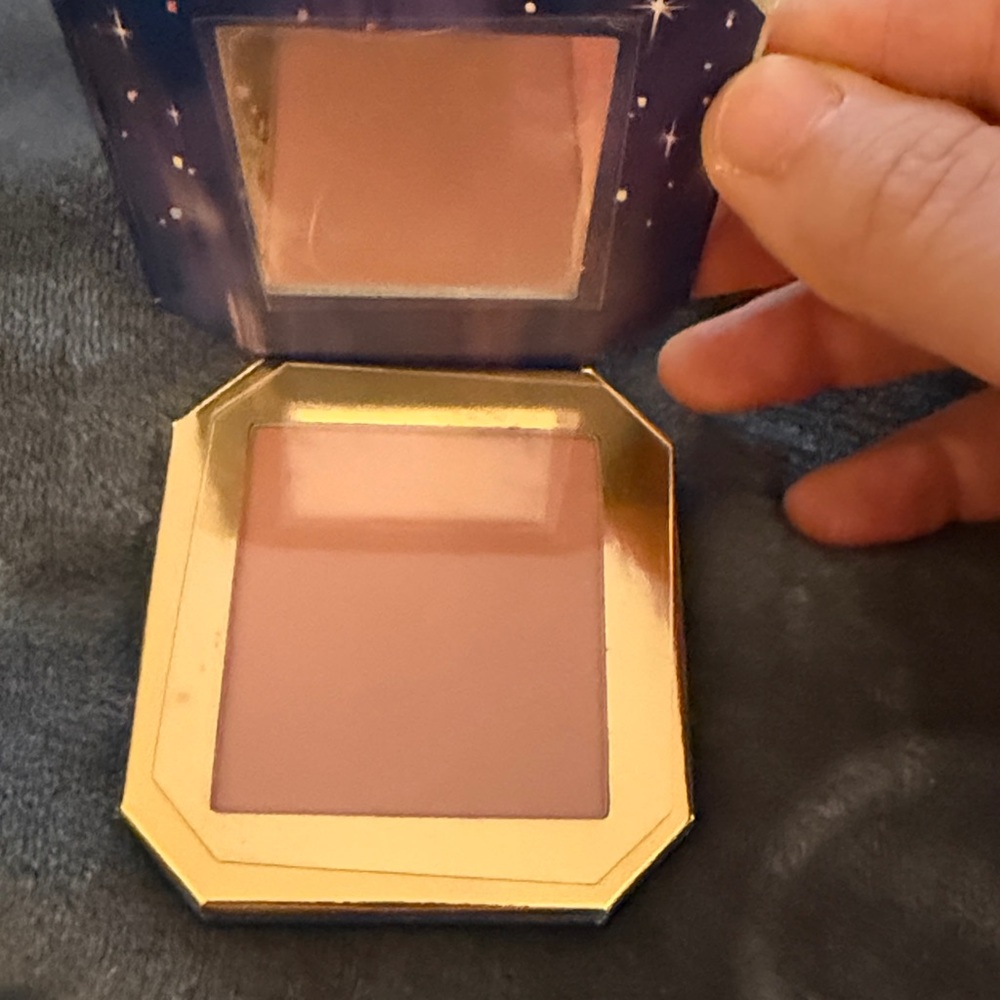 BNIB Colourpop Disney kissin’ a frog pressed powder blush - Picture 4 of 4